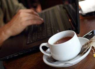 Édito. Princesse tasse de café et ordinateur