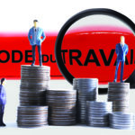 74488205 – miniature men with coins