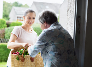 Dossier senior. Vieillir chez soi : le pari du maintien à domicile dans le Jura Aide à domicile Jura