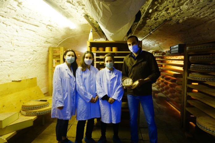 CHAMPAGNOLE LYCEE PAUL EMILE VICTOR VISITE CAVE MARC JANIN-VIALET MARJORIE-2021-02