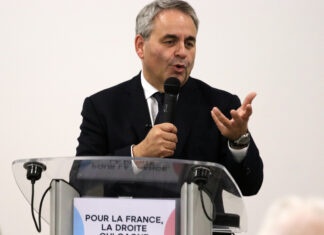 Xavier Bertrand en campagne dans le Jura