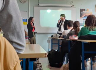 Salins-les-Bains : une entrée cocasse du théâtre au lycée Considérant