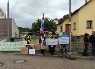 Les collectifs défenseurs des personnels suspendus présents au congrès départemental des pompiers