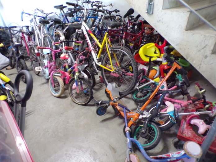 Vélos, bicyclette, trotinettes