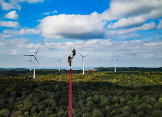 Cœur du Jura : installation du mât de mesure des vents, pilier de la faisabilité du projet éolien collectif