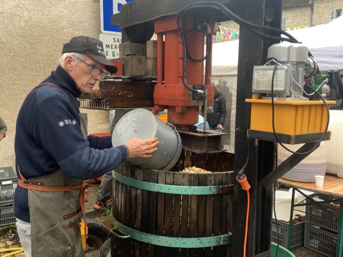 artisan lors de la Fête de la Pomme