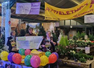 Remise du chèque au téléthon par les équipes de Ma Jardinerie