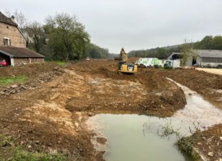 Prévention contre les inondations et restauration de la biodiversité et du bon fonctionnement du ruisseau sont les deux objectifs des travaux.