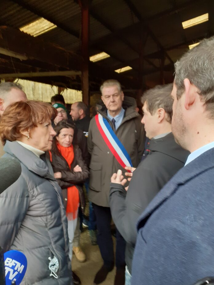 Une ministre très attentive