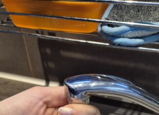 Des mains sous un robinet