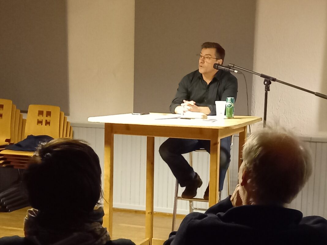 Le professeur de philosophie Christophe Bobillier anime le café Philo