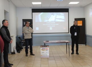 Le Maire qui présente le réseau fibre de Condamine