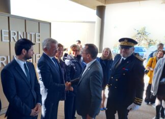 Le ministre de la santé accueilli par plusieurs élus locaux