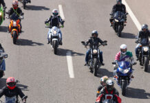 Groupe de motos sur la route