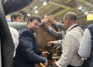 Les Ambassadeurs des Vins Jaunes ont procédé à la mise en perce du millésime 2018.