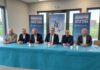 Gérôme Fassenet avec les collaborateurs de l'aéroport de Dole-Jura