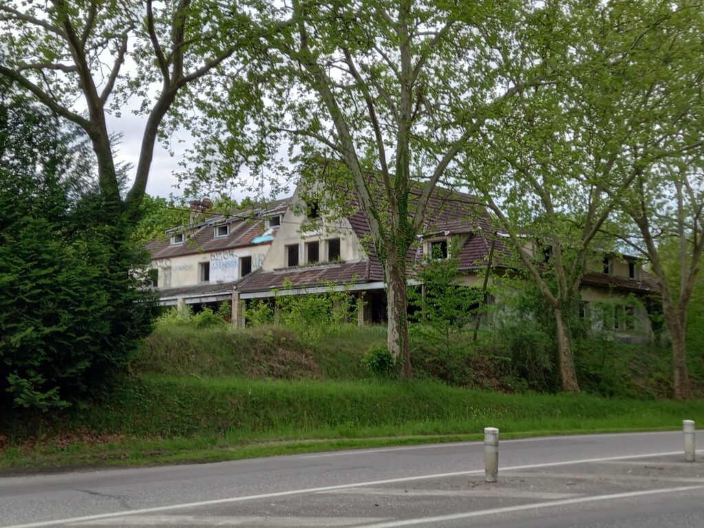 Photo de l’hostellerie de l’As de Pique à l'abandon