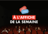 Groupe de personnes assises dans une salle de cinéma avec l'affiche "À L'AFFICHE DE LA SEMAINE" et deux billets de cinéma illustrés.
