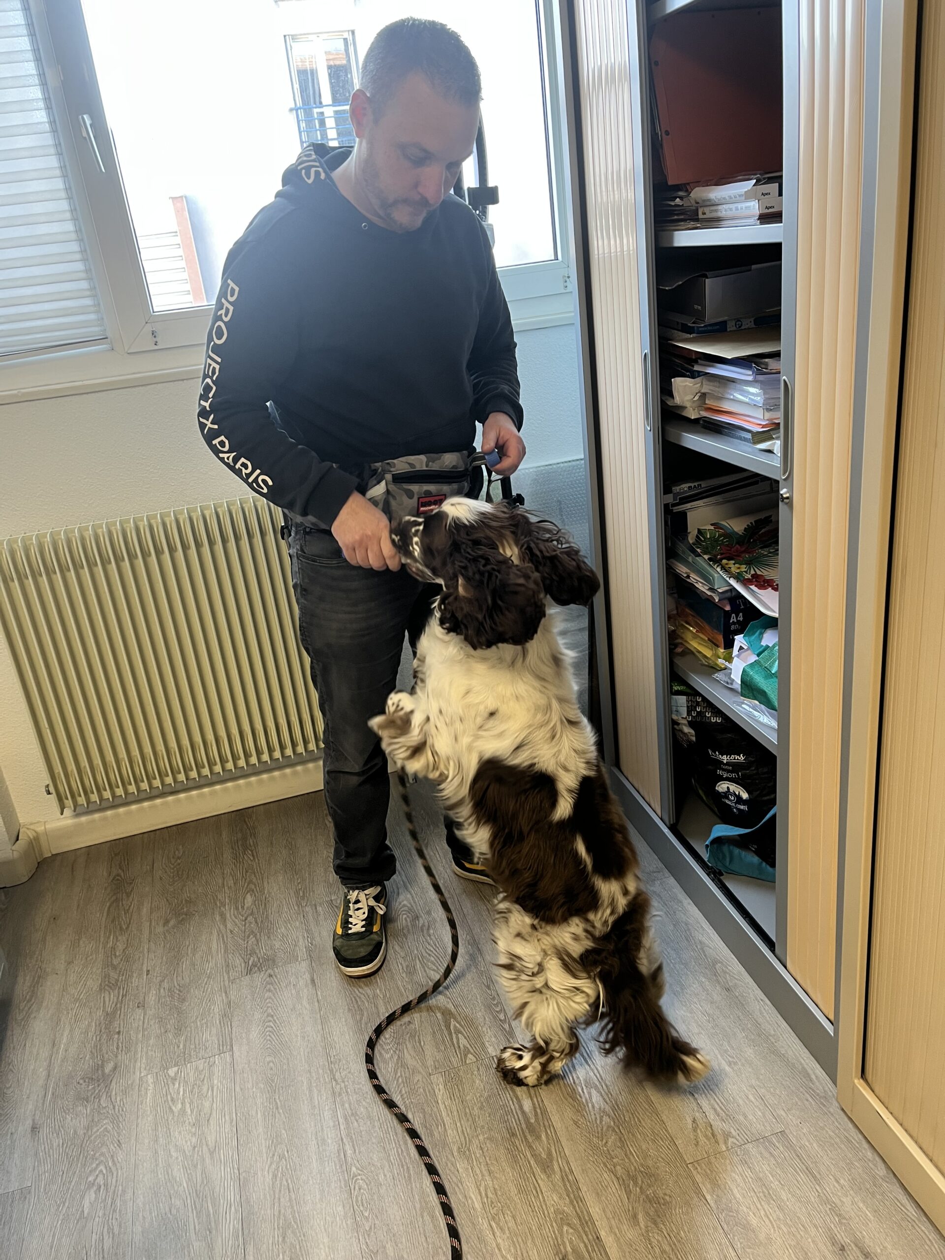Laurent Rochet et Toupie le chien en train de s'entrainer
