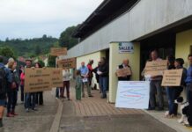 LES OPPOSANTS PELLETS QUI MANIFESTENT