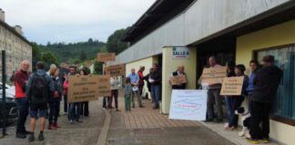 LES OPPOSANTS PELLETS QUI MANIFESTENT