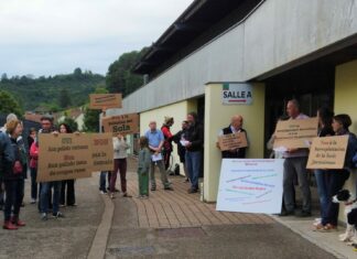 LES OPPOSANTS PELLETS QUI MANIFESTENT