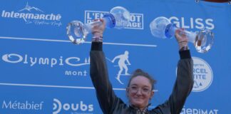 Lou Jeanmonot qui soulève ses trophées