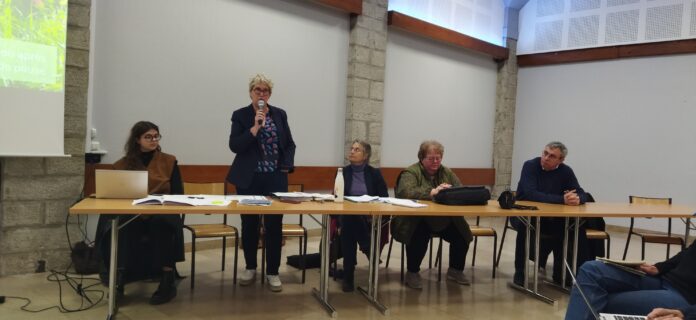 VALERIE CLOSSET3 Valérie Closset aux côtés des intervenantes de la SVJ, de l'INAO et de la DREETS.