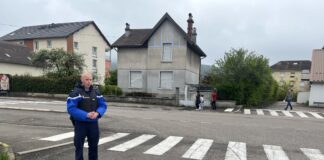 major bressand montre le lieu de l'accident