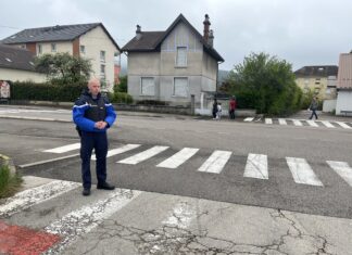 major bressand montre le lieu de l'accident