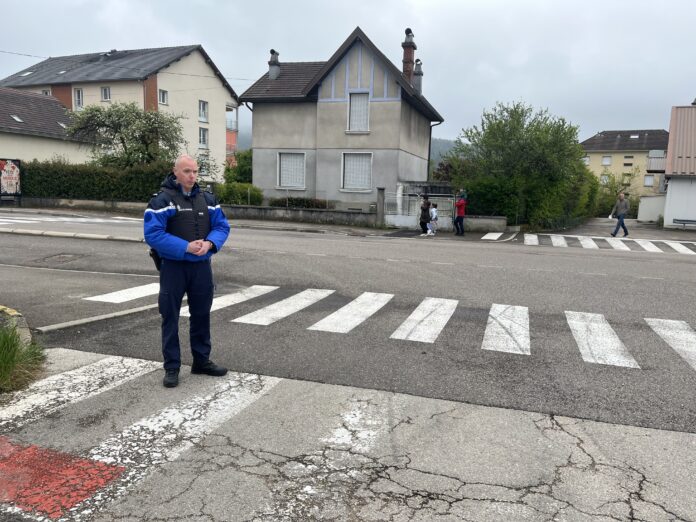 major bressand major bressand montre le lieu de l'accident