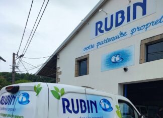 Camion Rubin Nettoyage devant l'entreprise
