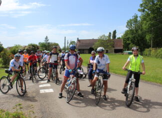 Beaurepaire-en-Bresse. Le cyclo club a proposé une promenade pour tous en Bresse jurassienne Le Cyclo Club Beaurepaire En Bresse arrivant à Fontainebrux