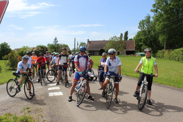 Le Cyclo Club Beaurepaire En Bresse arrivant à Fontainebrux