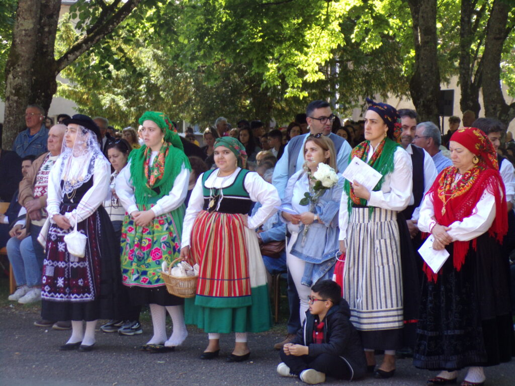 Des femmes avec les vêtements traditionnels portugais