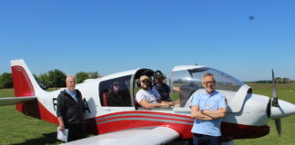 Le nouveau président Gilles Nicolle en bleu ciel à droite sur la photo