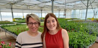Sophie Chevrier et Julie Guyard dans la Serre à Courlans
