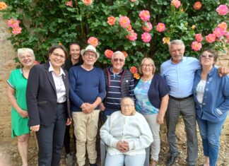 Rainans. Germaine Mader a fêté ses 102 ans avec ses proches Germaine Mader entourée de sa famille sous le rosier qu'elle affectionne