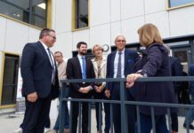 Les élus pendants l'inauguration en train d'échanger