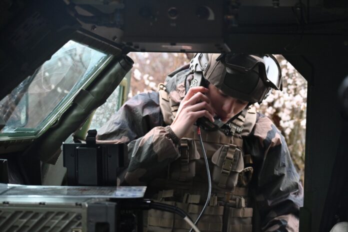 6e Régiment du matériel en appel téléphonique