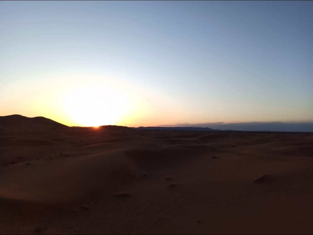 Lever soleil désert au Maroc
