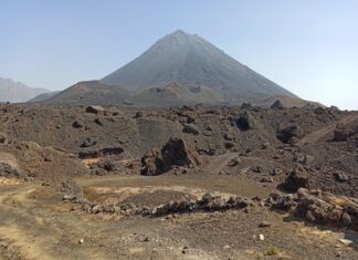 Rubrique. Au fil des voyages. Lit démonté dans un hôtel cap-verdien