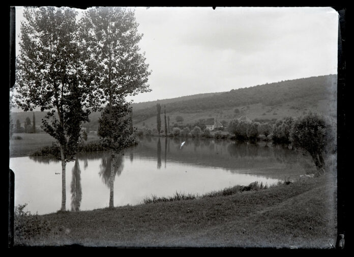 La Loue près de Port-Lesney et les fermes Bellefontaine. - 69Fi 1544 - Lot 1 - Média 1 - Archives départementales du Jura