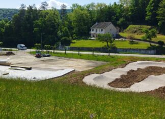 Arbois. Sport, détente, apprentissage : un espace pour tous les âges PUMPTRACK ET SKATE PARK EN COURS DE FINITION