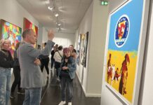 Samuel Monier, responsable des collections, explique la prise de position politique de Bernard Rancillac avec son oeuvre "Notre sainte Mère la Vache".