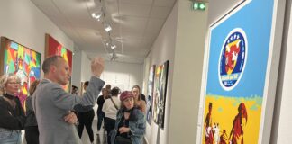 Samuel Monier, responsable des collections, explique la prise de position politique de Bernard Rancillac avec son oeuvre "Notre sainte Mère la Vache".