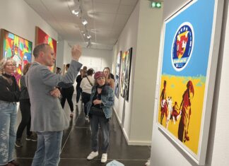 Samuel Monier, responsable des collections, explique la prise de position politique de Bernard Rancillac avec son oeuvre "Notre sainte Mère la Vache".