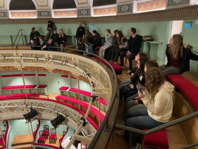Eleves au Théâtre de Dole