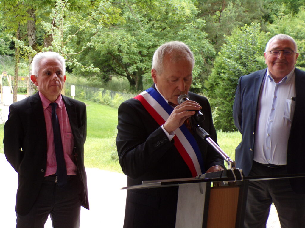 Inauguration village Archelange avec le Maire présent sur place