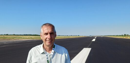 directeur de l'aéroport de Dole-Jura sur la nouvelle piste